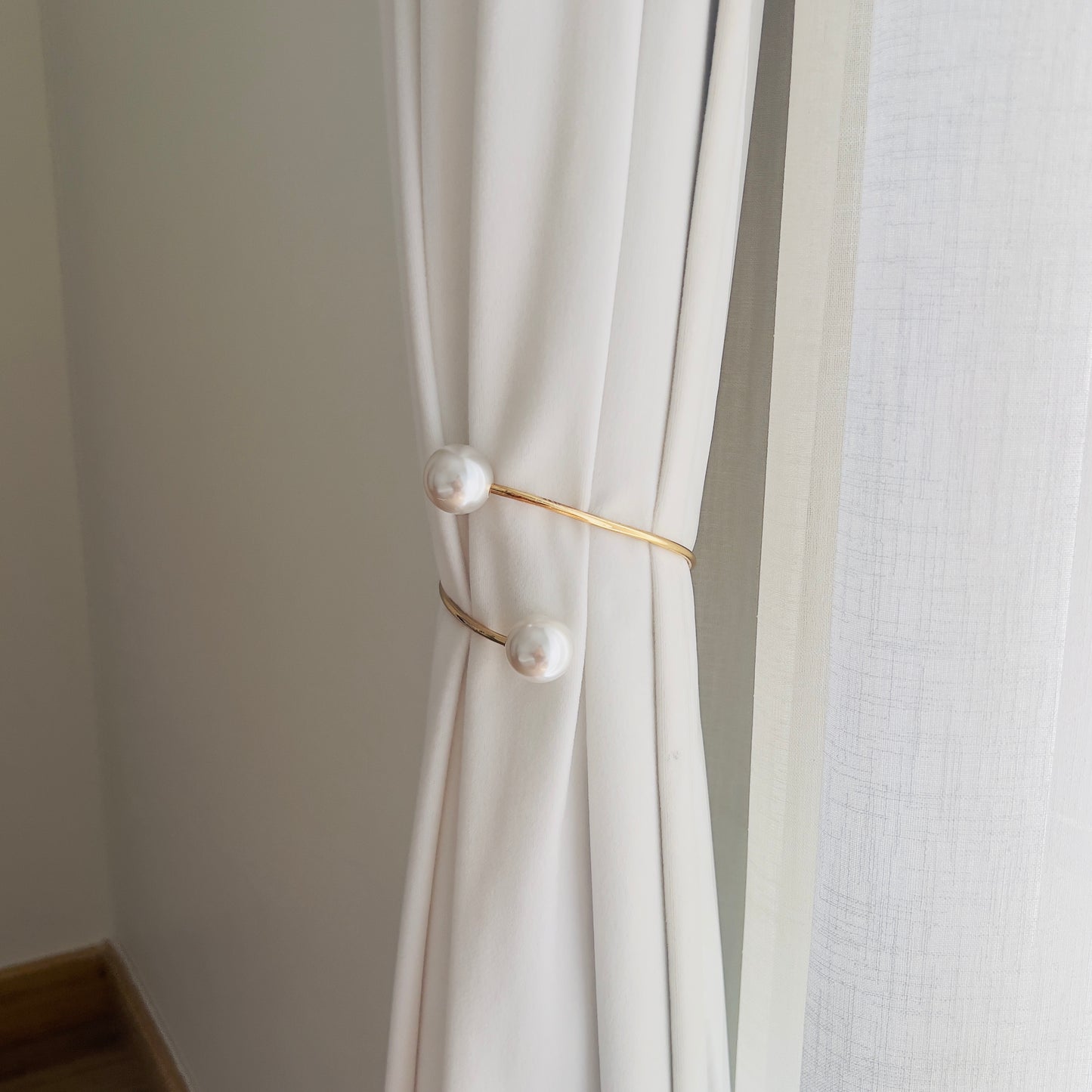 Curtain Accessory- Gold Curtain Tieback with Large Pearls - 1 piece