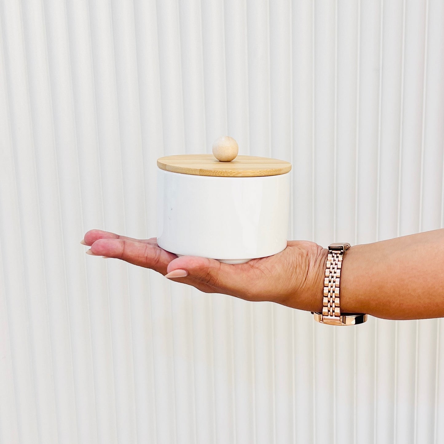 Small white ceramic jar with wooden lid – 180 ml snack container