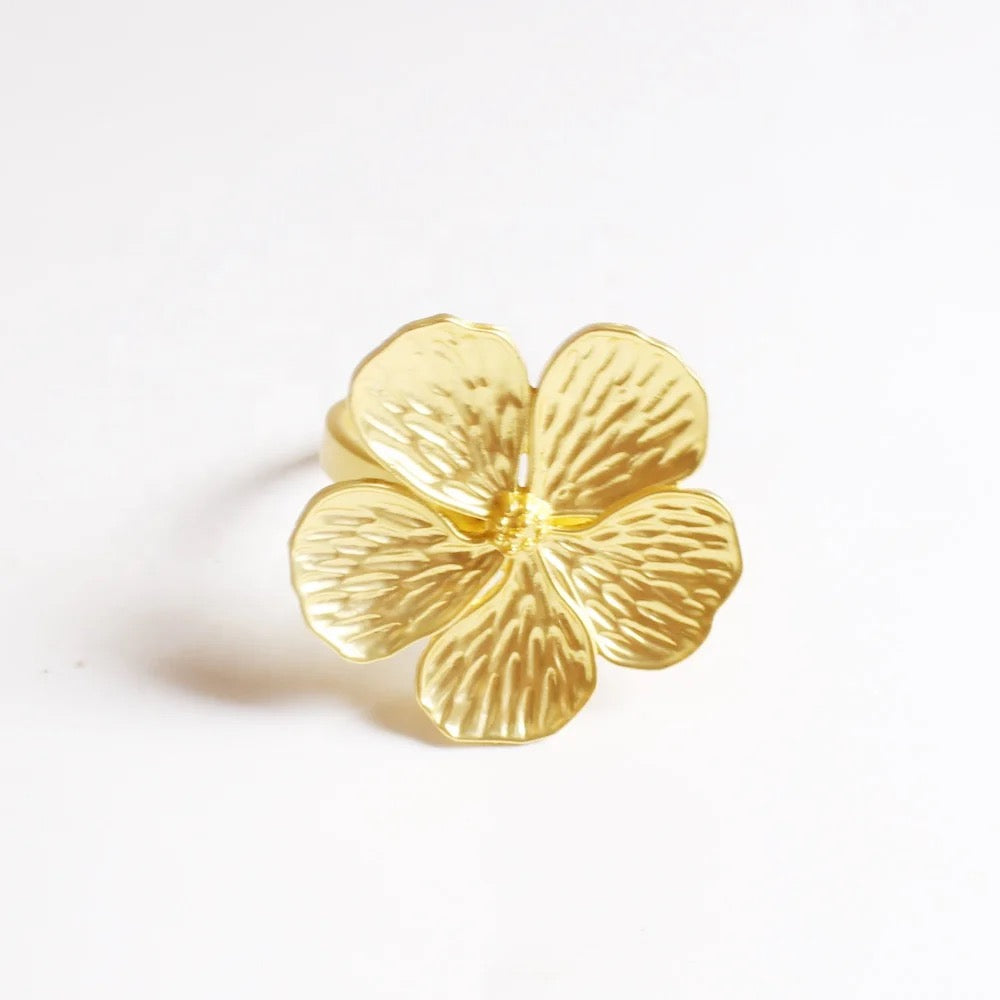 Gold Flower Napkin Rings – High-End Metal Finish, Perfect for Elegant Dining (Set of 4/6/8)