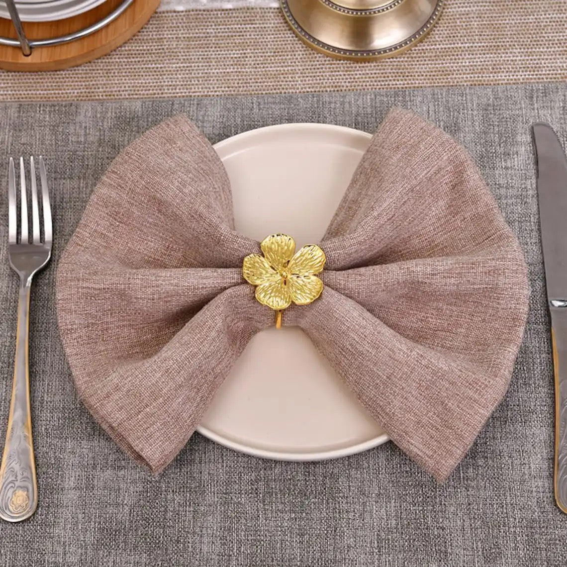 Gold Flower Napkin Rings – High-End Metal Finish, Perfect for Elegant Dining (Set of 4/6/8)