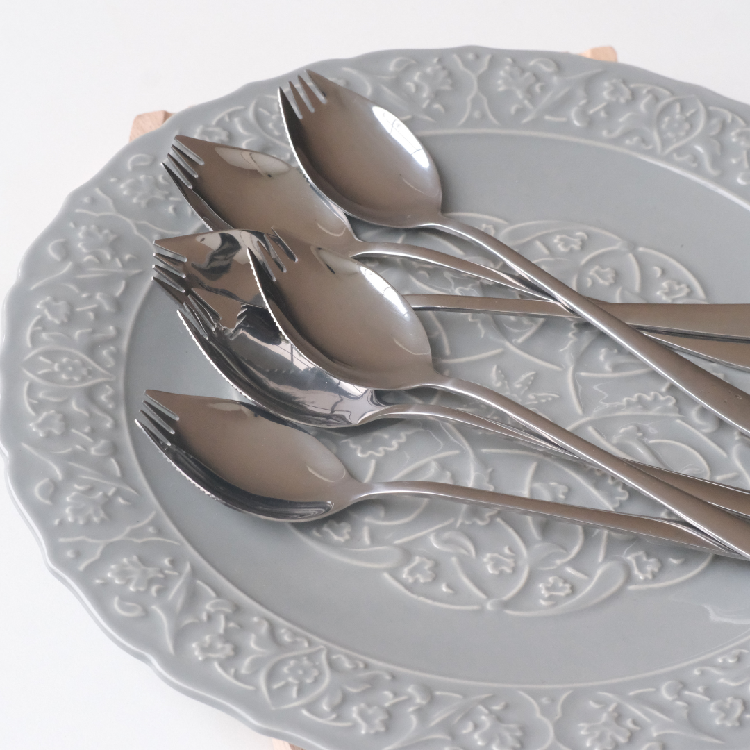High-quality silver stainless steel cutlery suitable for homes, cafés, restaurants and hotels.