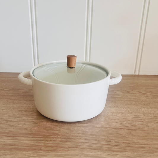 White ceramic serving bowl with glass lid and wooden knob – 1500 ml