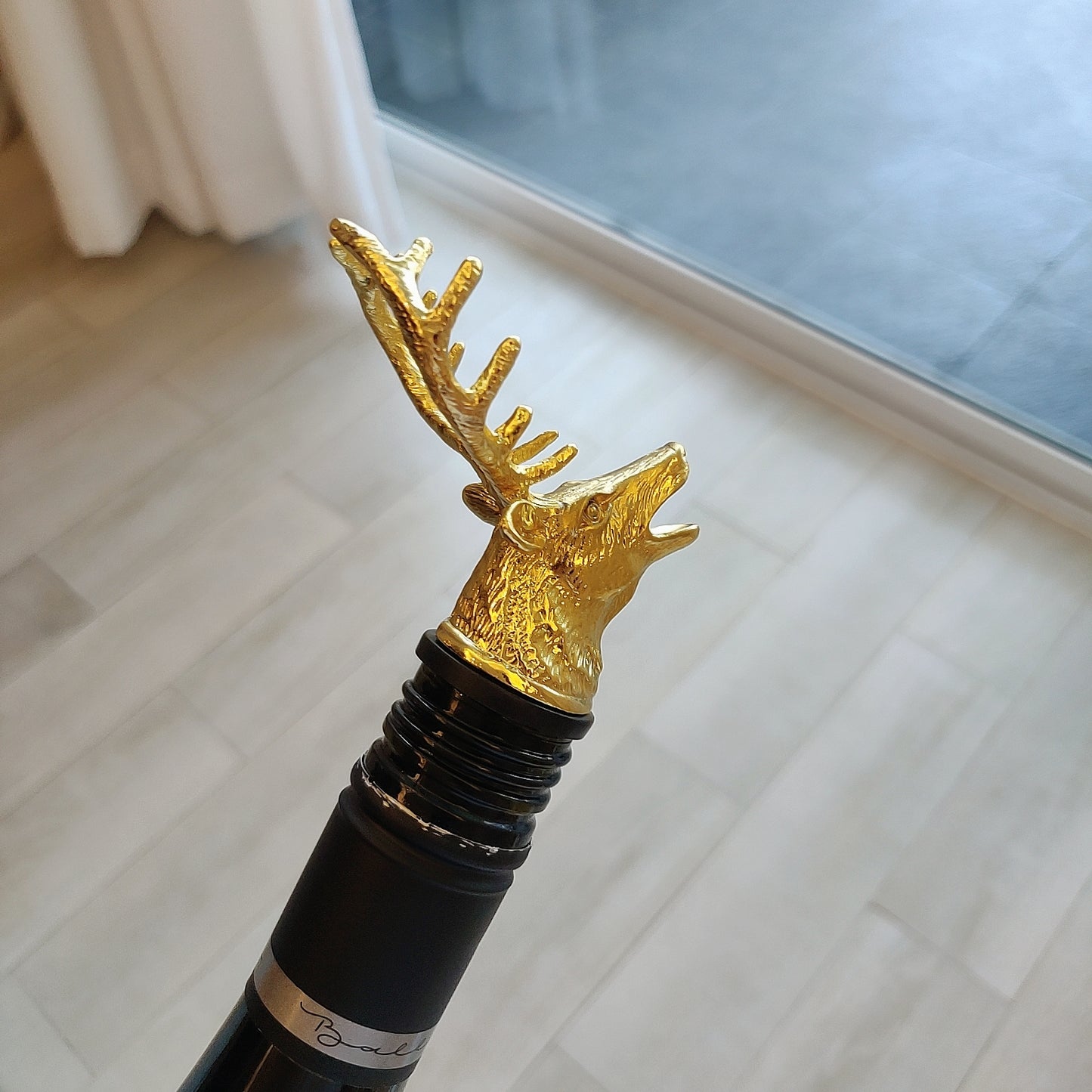 Reindeer Wine Pourer cum Aerator - Gold