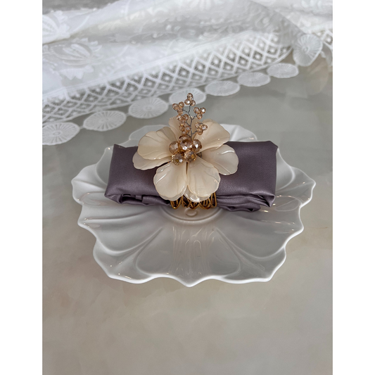 Napkin Rings with Stone Flower Accent - Off-white and Gold