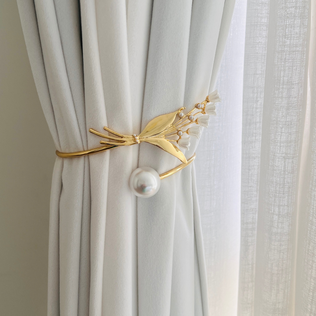 Gold & White Metal Curtain Tieback - Flower Bunch - 1 piece