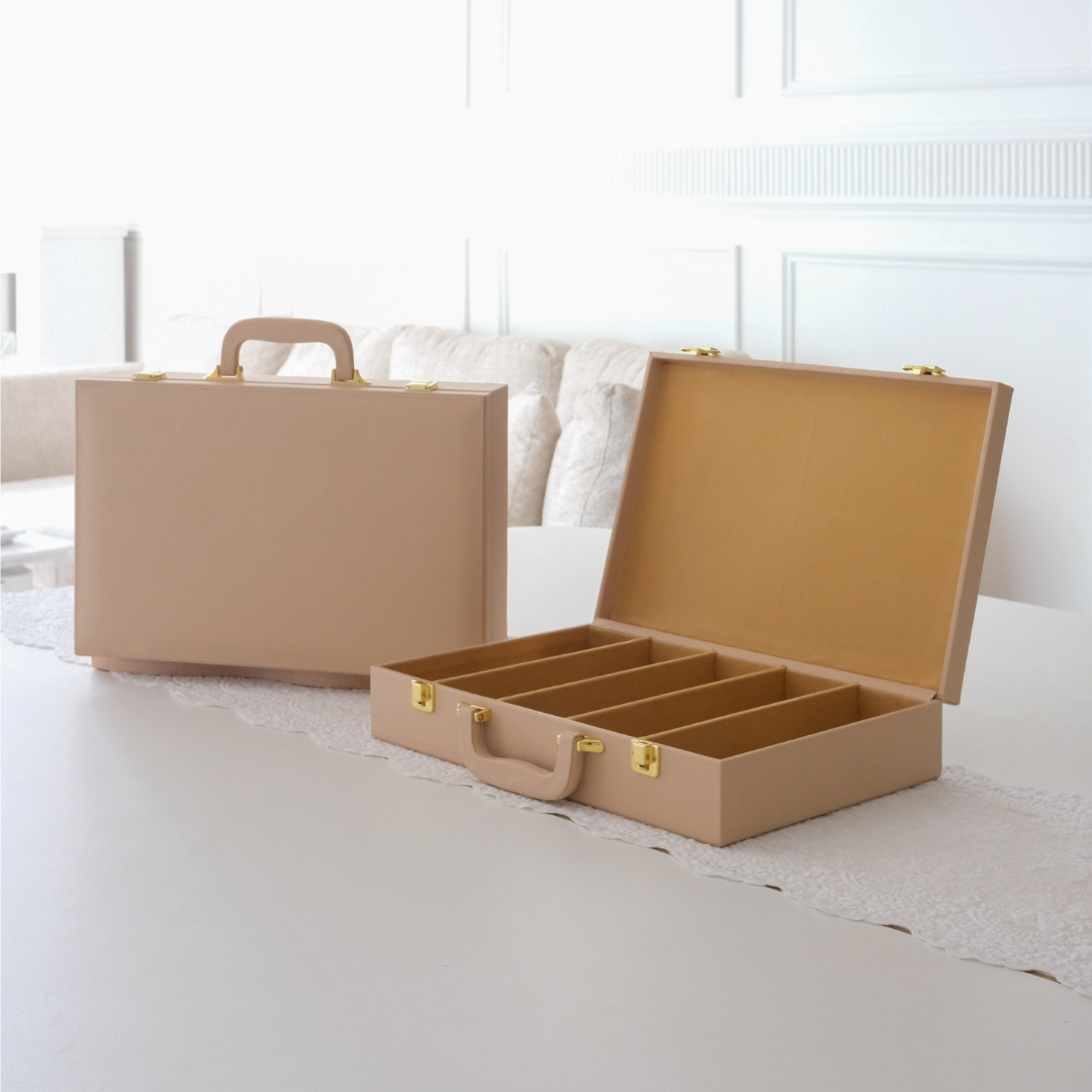 beige-suitcase-style-cutlery-organiser-with-metal-handle