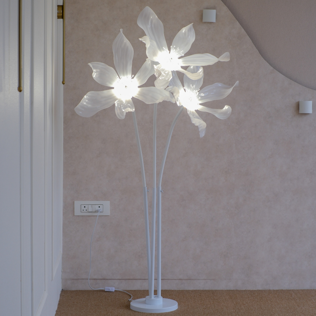 Flower shaped floor lamp for children bedroom Corner and lounge lighting.