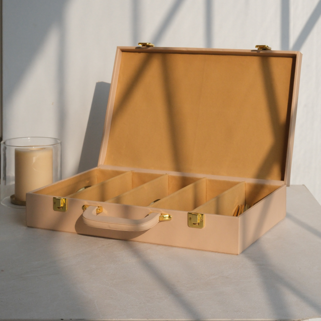 Cutlery storage box with five compartments to keep dining utensils organised