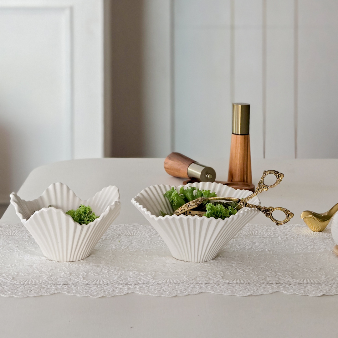 Decorative ceramic serving bowl set for salads and snacks