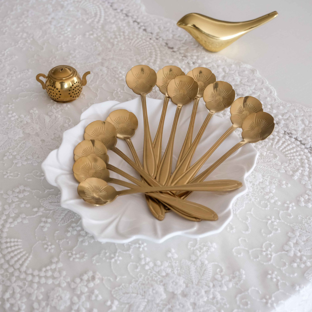 Gold tableware spoon set for luxury dining and gifting