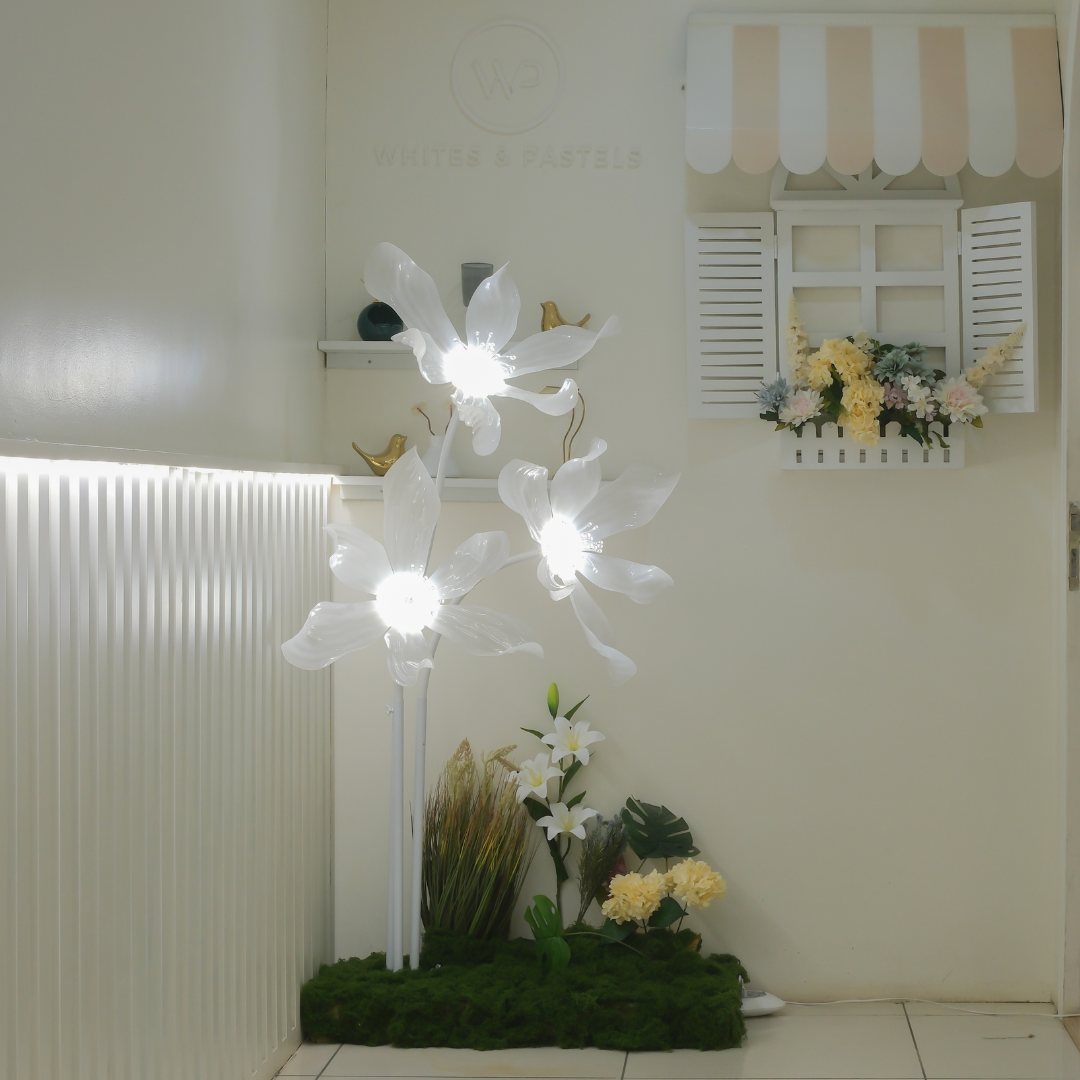 Floor lamp with garden theme Flower design