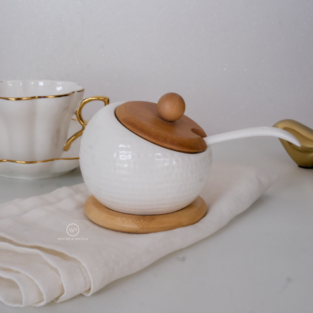 Minimalist ceramic spice container for kitchen décor