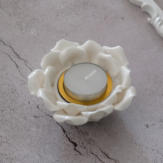 Lotus-inspired ceramic tea light centerpiece for home decoration