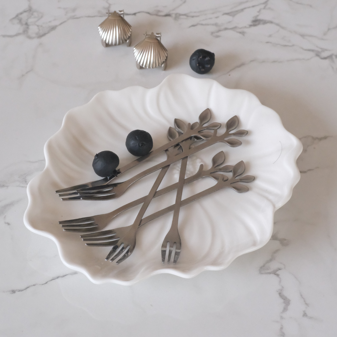 Durable gold dessert spoon fork ideal for ice cream, fruit salads, puddings and sweet treats.
