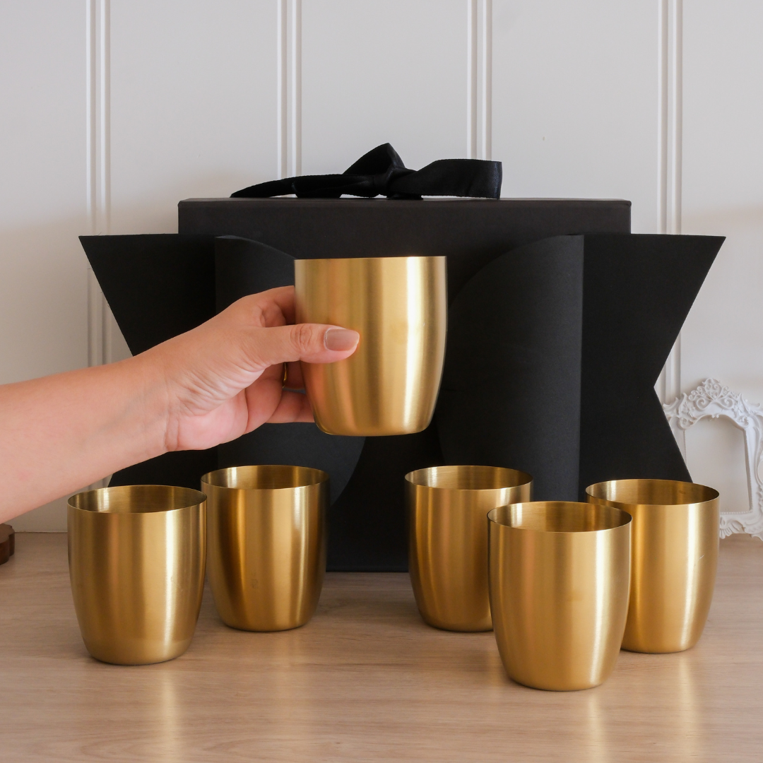 A lady holding the glass showing the size with giftbox