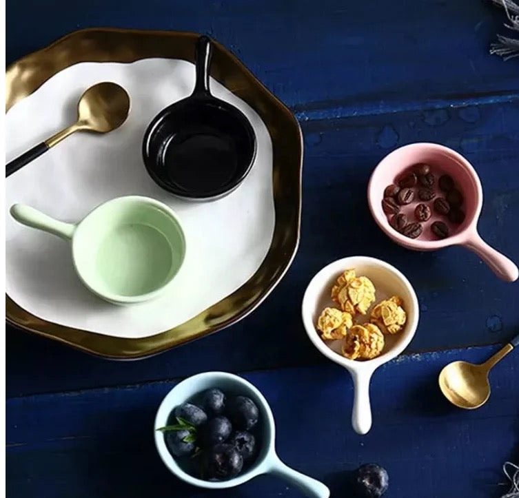 Mini white ceramic dip bowl with handle – for condiments and sauces