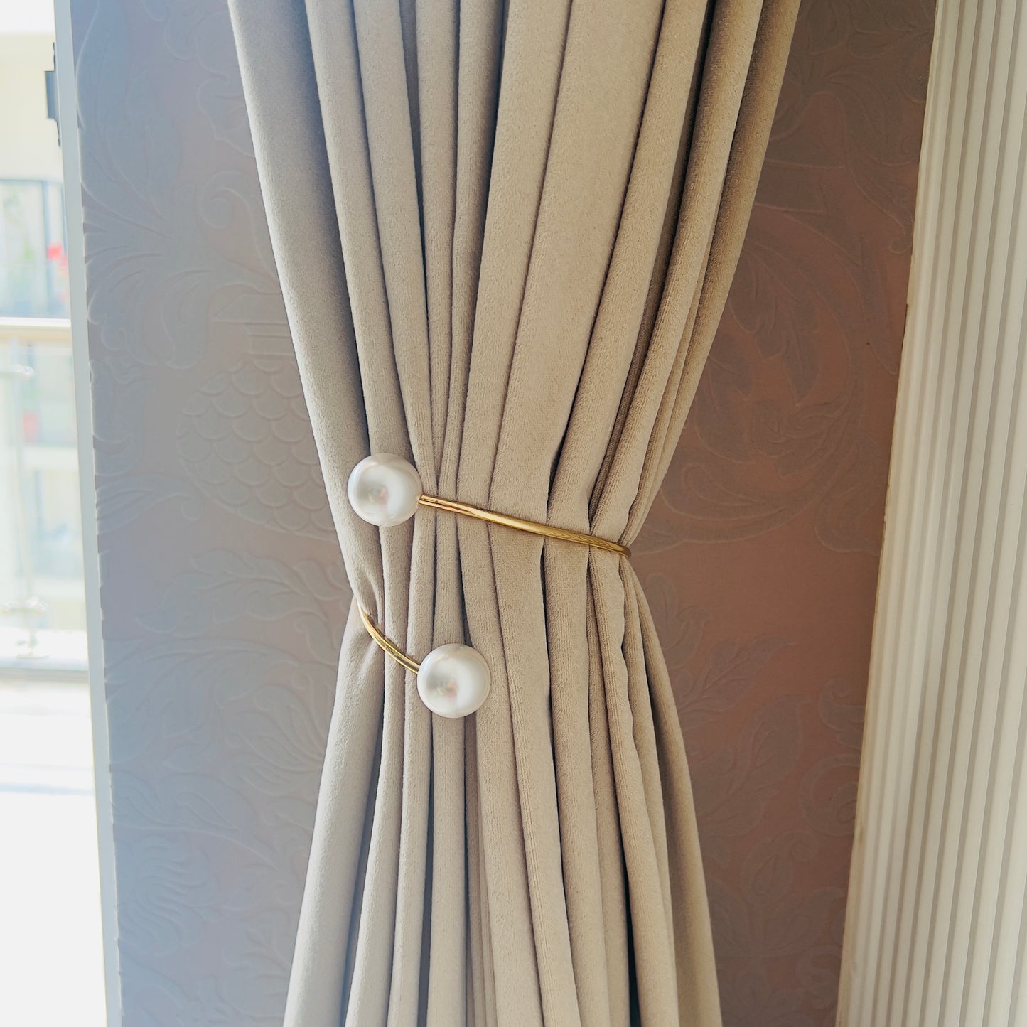 Curtain Accessory - Gold Curtain Tieback with 2 Large Pearls