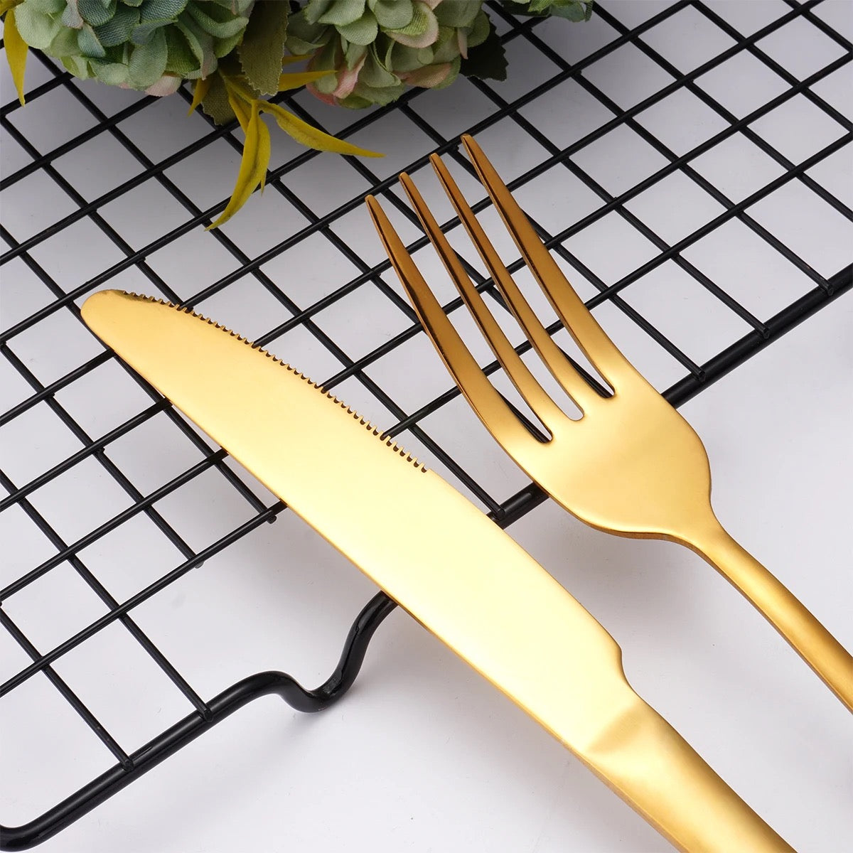 24-Piece Stainless Steel Cutlery Set - Luxurious Dining Essentials