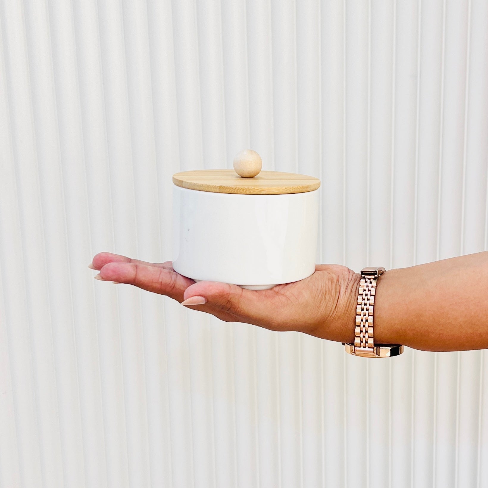 Small white ceramic jar with wooden lid – 180 ml snack container