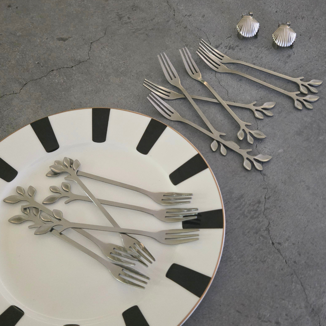 Mirror finish silver dessert and fruit fork for cakes, pastries and fruits