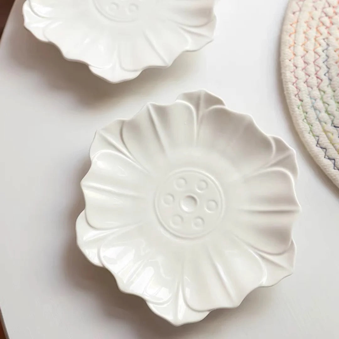 Ceramic Plate in lotus shape and white color