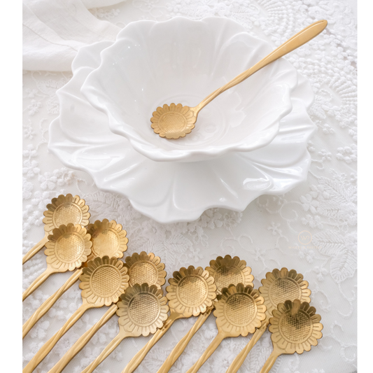 Luxury dessert and beverage spoon set in gold