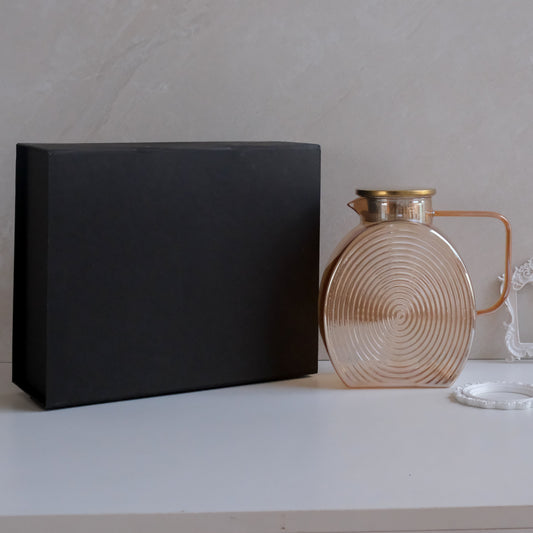 Handle
Luxury brown glass water jug featuring a gold-tone lid and matching brown handle