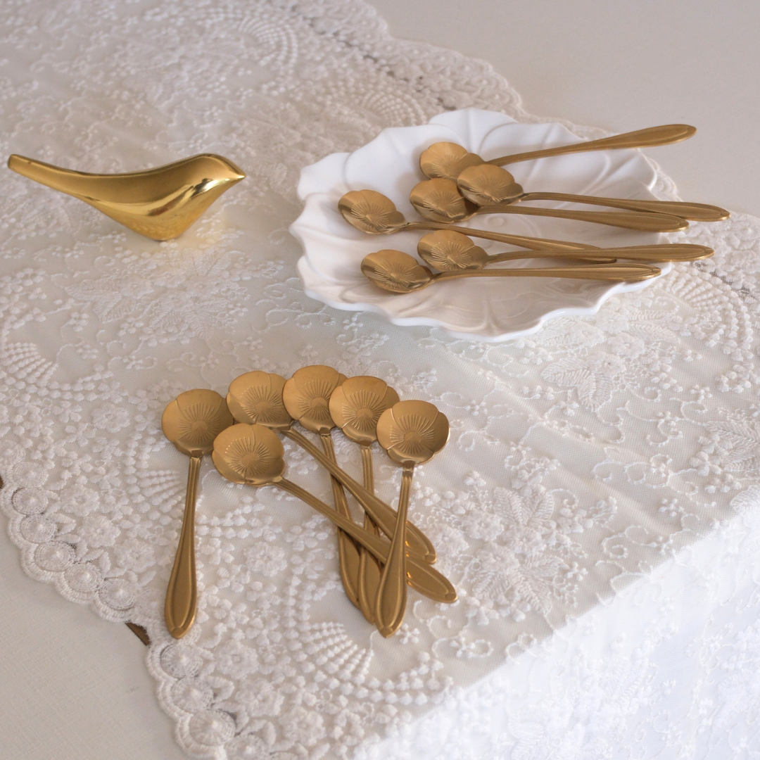Premium gold stainless steel daisy flower spoon set for desserts, tea and elegant dining