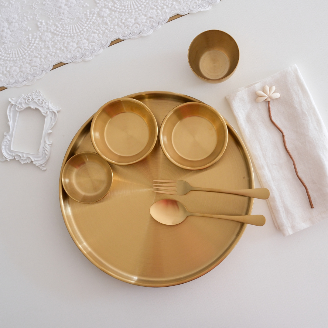 gold-thali-dinner-set-for-indian-meals-family-gatherings-and-hosting