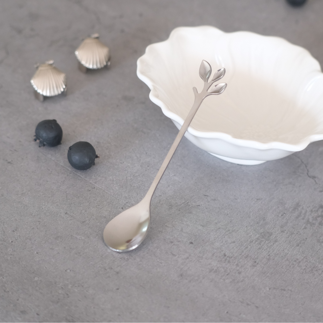 Premium mini dessert spoons featuring an elegant leaf handle design for ice cream, pudding and sweets.