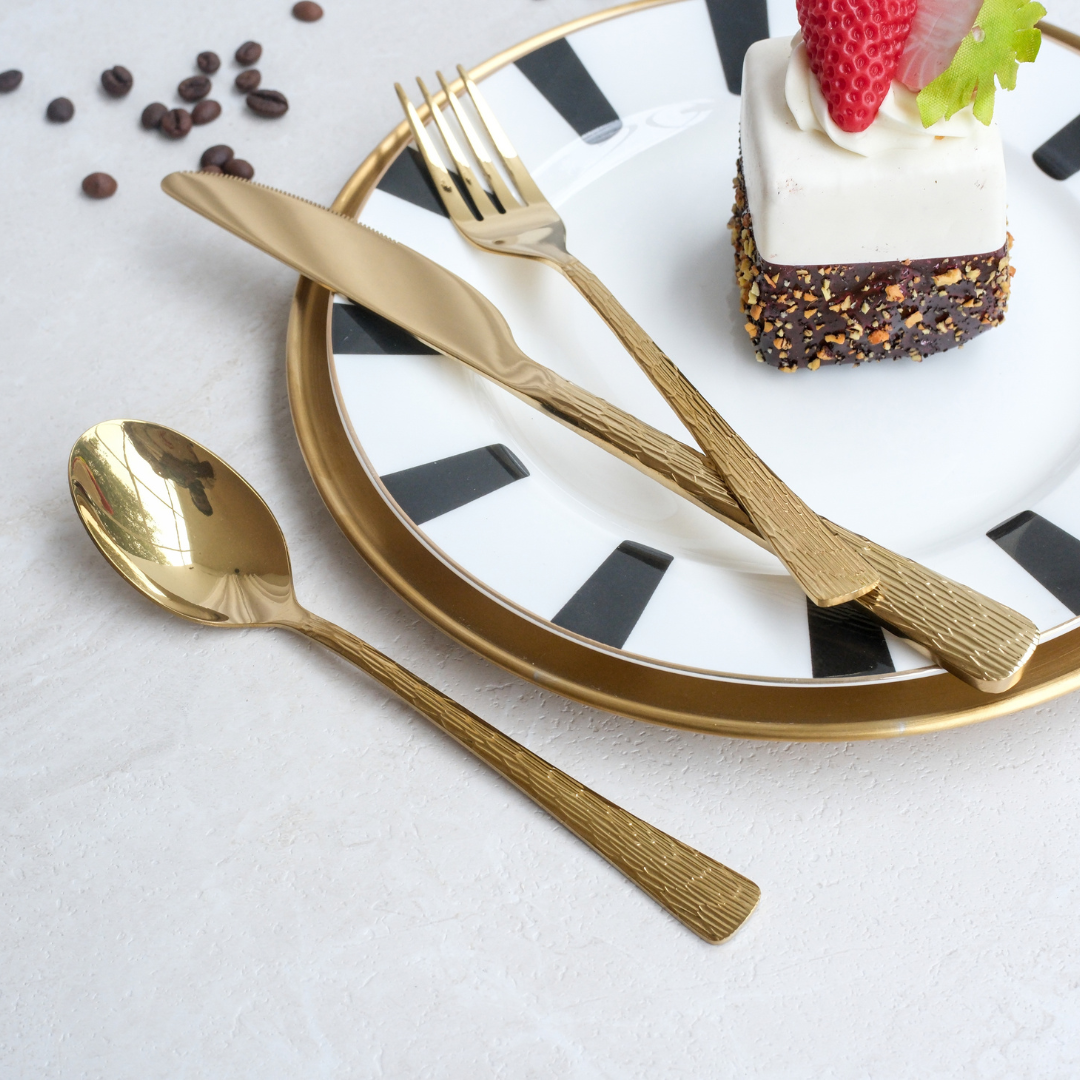 Modern Gold Cutlery Set with Spoon, Fork and Dinner Knife to cut cupcacake and much more