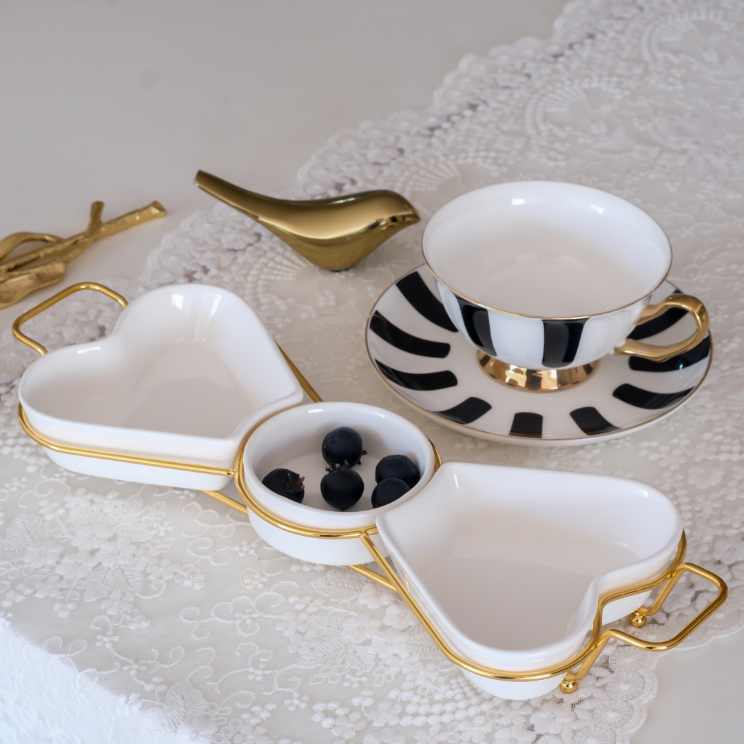 Premium ceramic snack bowl set for stylish table presentation.