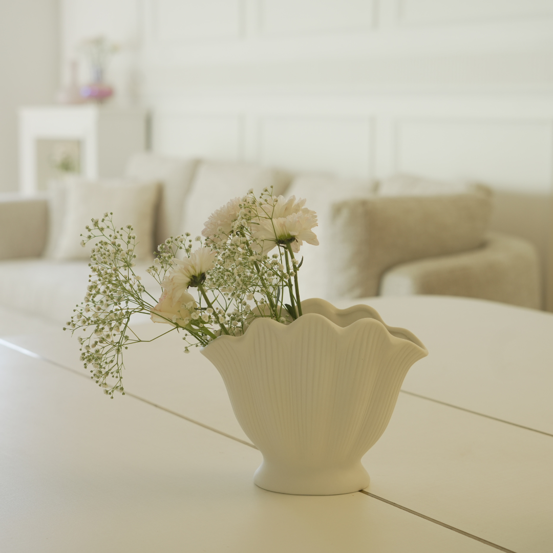 Luxury ceramic vase collection with seashell design