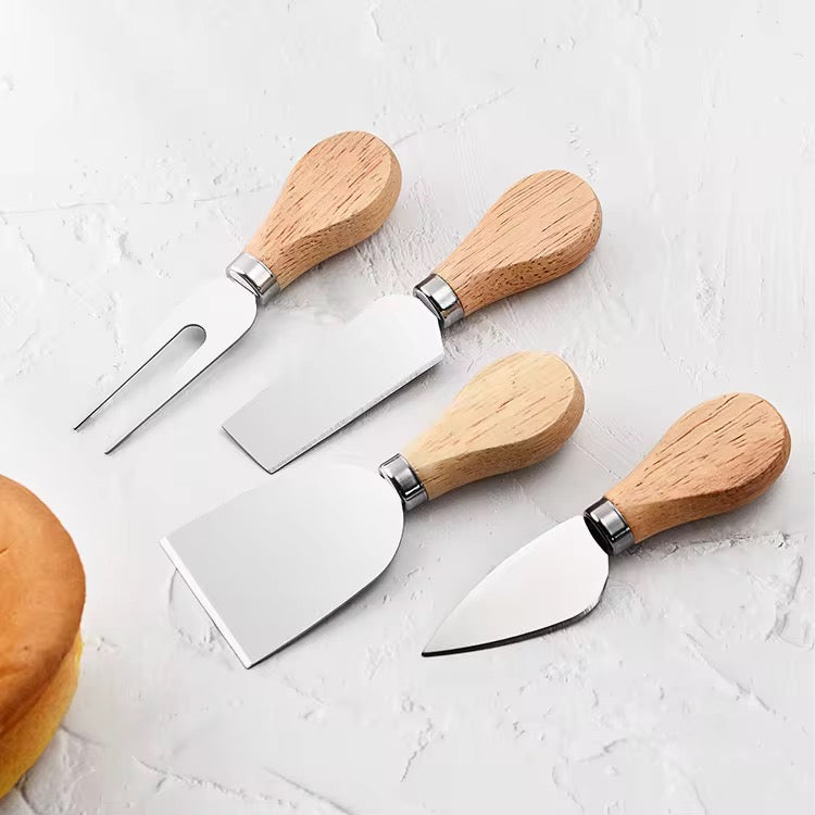 Set of 4 cheese knives for slicing, spreading and serving cheese – gold and silver options