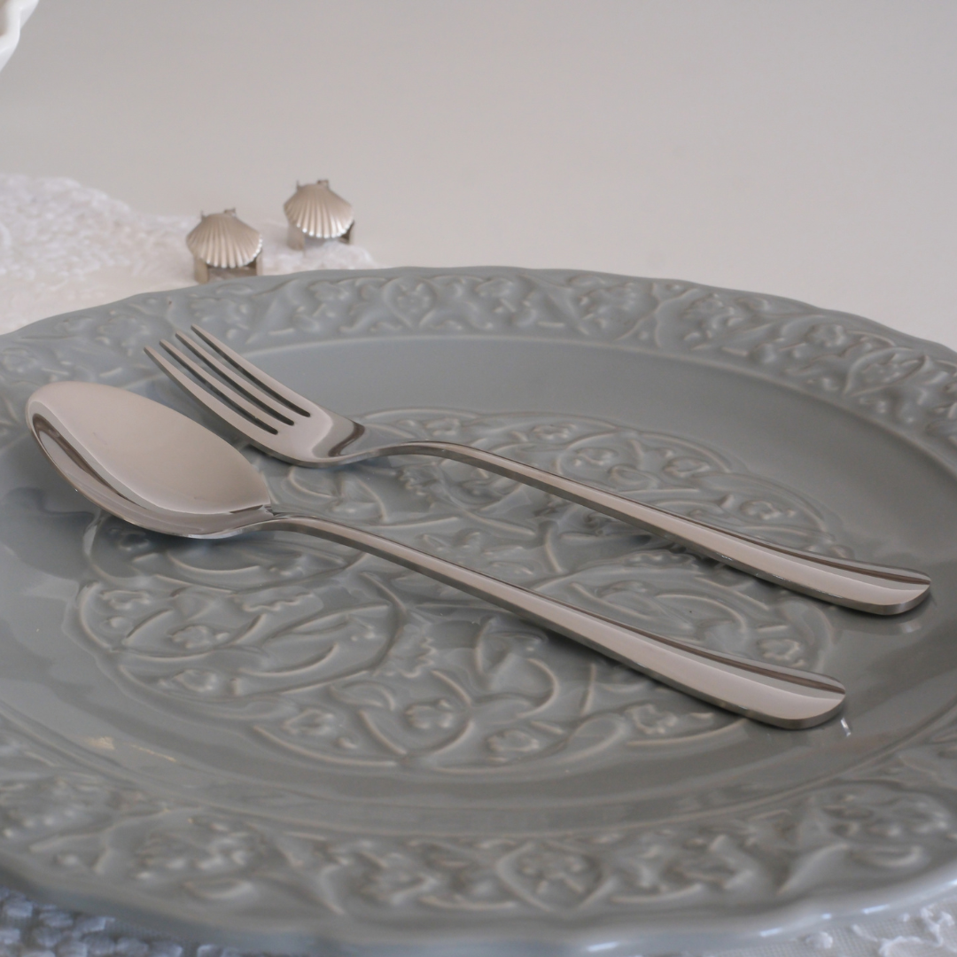 mirror-finish-silver-spoons-and-forks-with-polished-surface