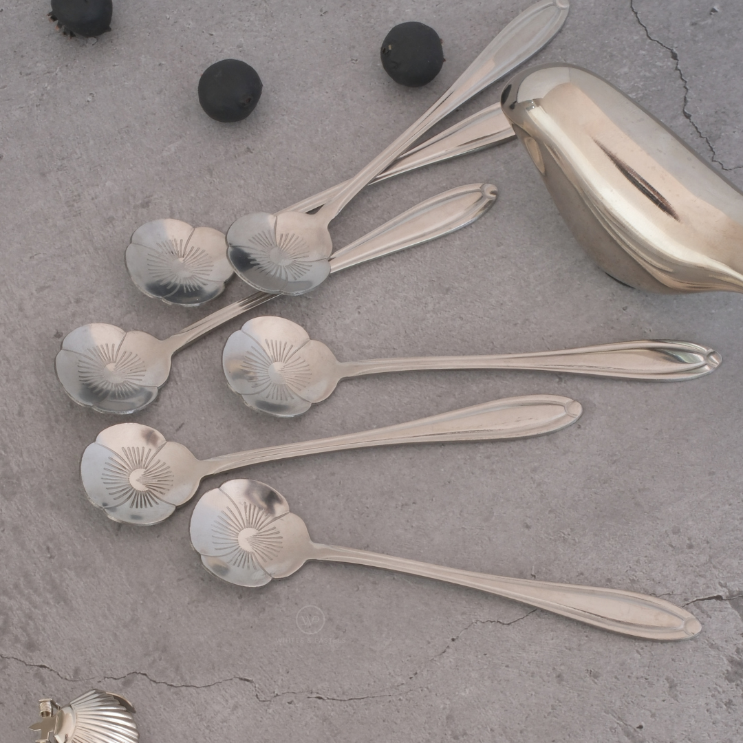 Elegant silver flower-shaped stainless steel spoon set for contemporary tableware