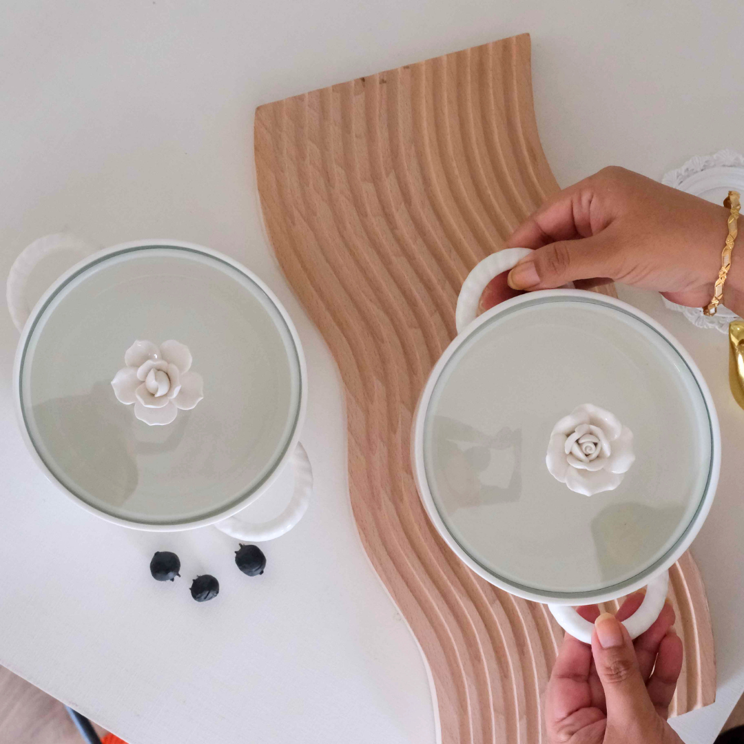 White ceramic serving pot designed to keep food warm for longer