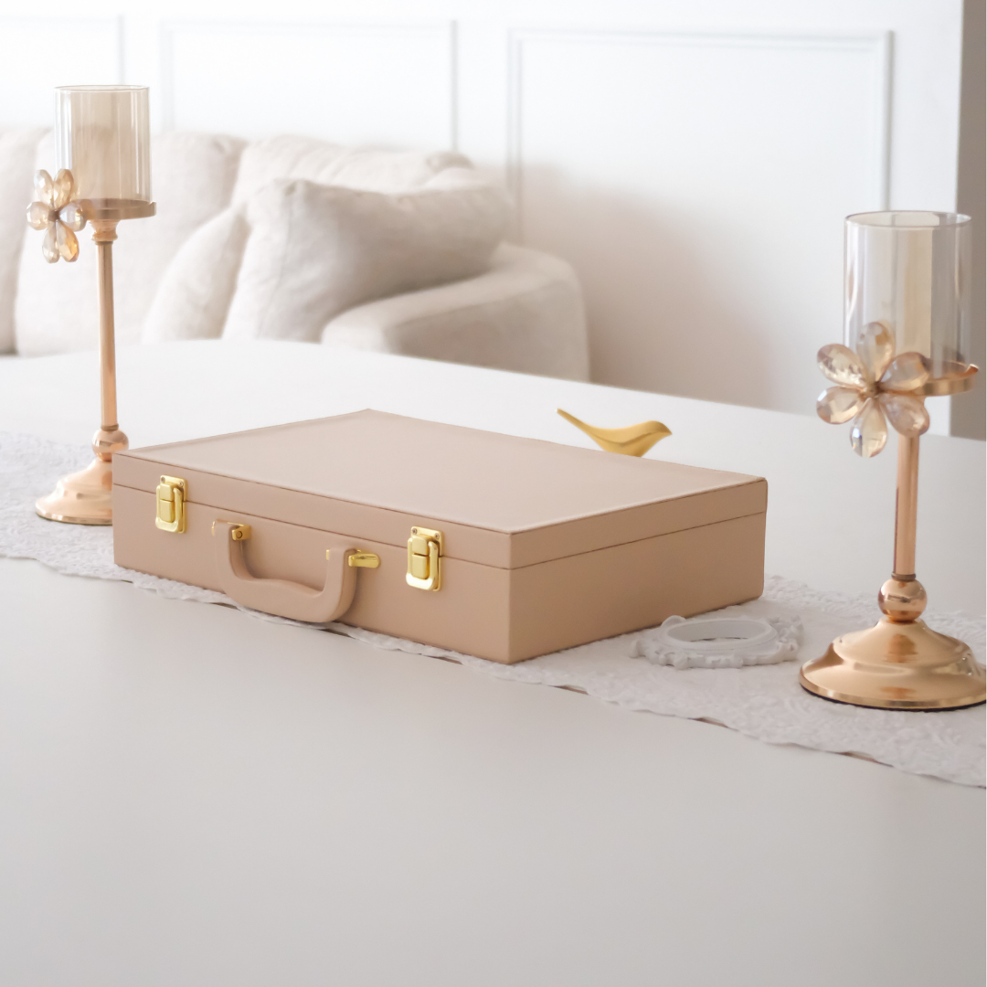 Suitcase-style cutlery gift box with metal handle and secure lock