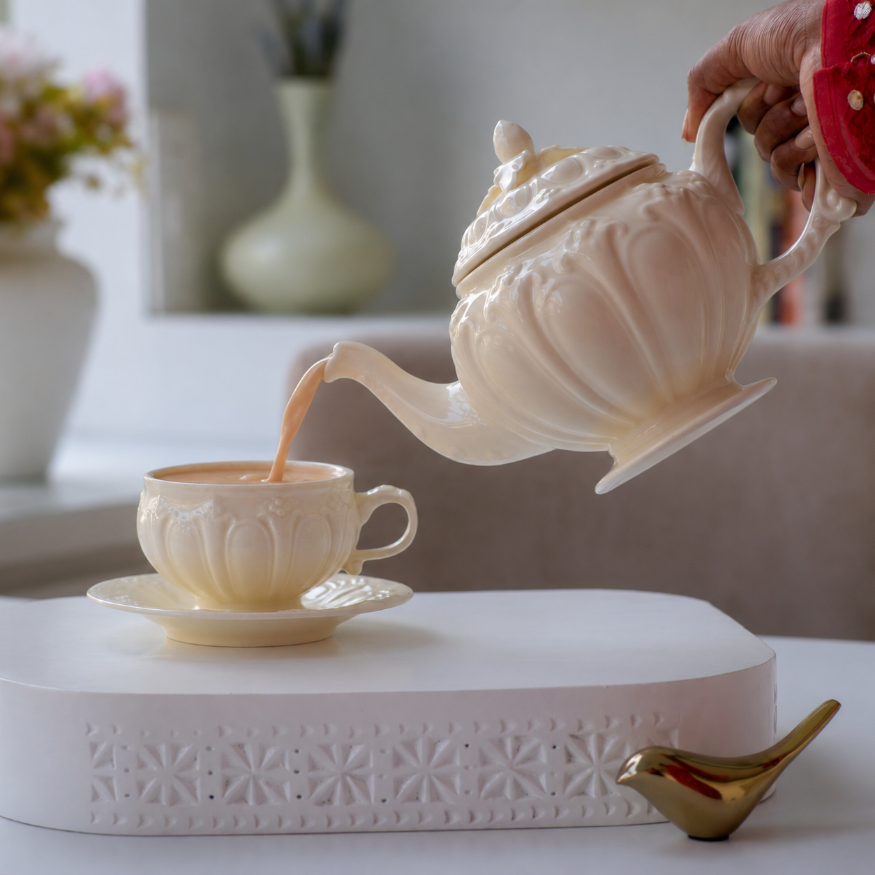 Premium ceramic teapot for wedding and housewarming gifts