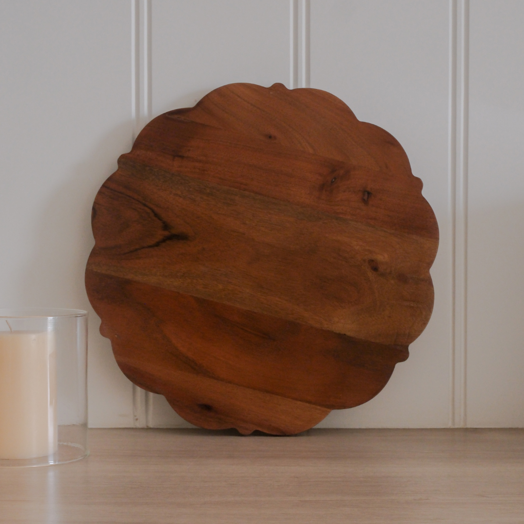 Round wooden kitchen chopping board with a spacious 13-inch surface.
