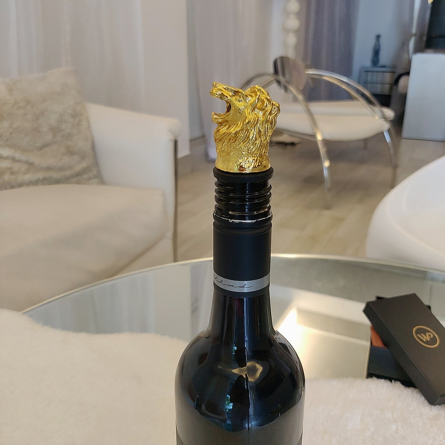 Lion Wine Pourer cum Aerator - Gold colour