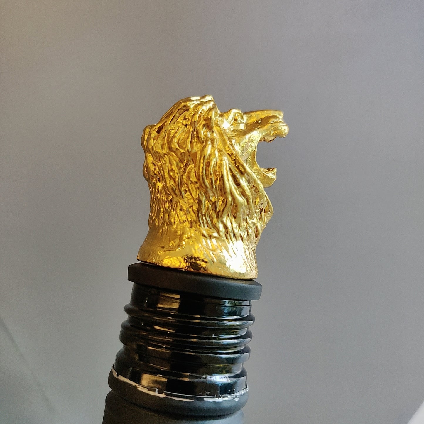 Lion Wine Pourer cum Aerator - Gold colour